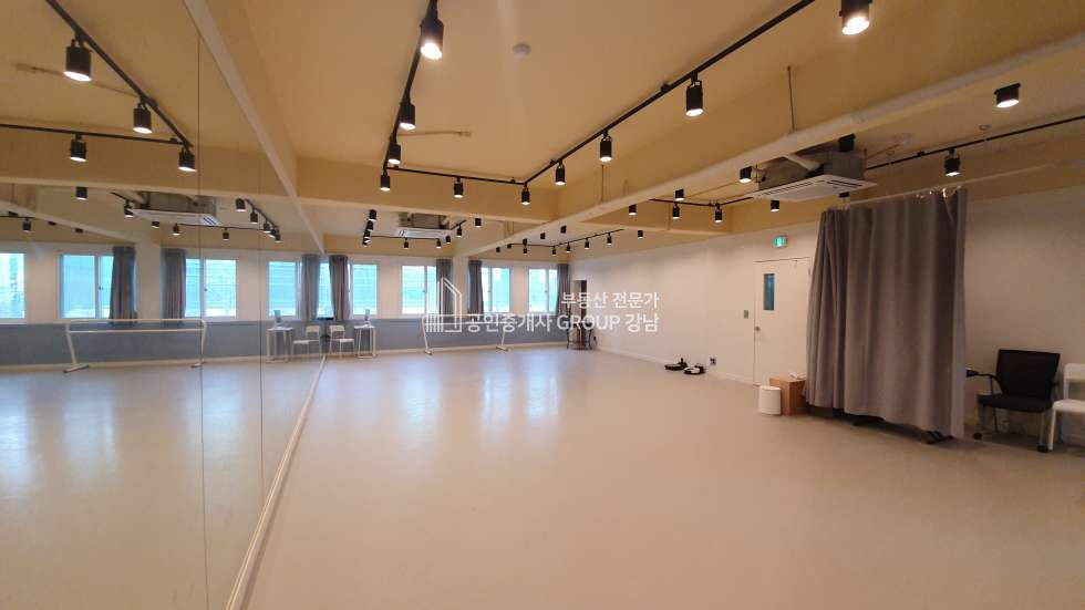 서울 강남구 역삼동 내부 리모델링으로 컨디션 우수한 2층 상가 학원 추천 임대 매물번호 10725 사진 1